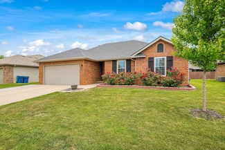 776 S Pinehurst St, Nixa, MO 65714