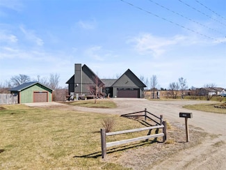 2818 Old White Way, Ainsworth, IA 52201