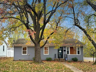 904 Cedar St, Washington, MO 63090