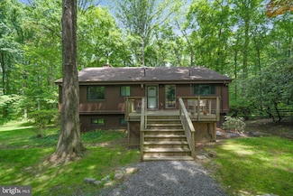 10901 Crossview Dr, Great Falls, VA 22066
