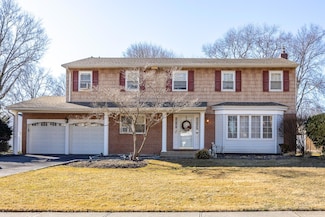 53 Tulipwood Dr, ComMacK, NY 11725