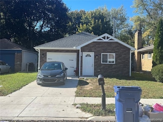 21811 Elmwood Ave, Eastpointe, MI 48021