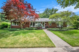 2910 Oakwood Dr SE, Grand Rapids, MI 49506