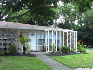 10 New Rd Unit 8A, Kendall Park, NJ 08824