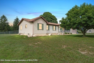 5945 Long Hwy, Eaton Rapids, MI 48827