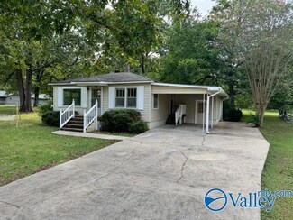 812 Wisteria Ln, Gadsden, AL 35901