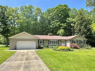 6140 Red Pine Ln, Erie, PA 16506
