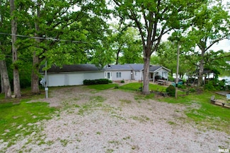 3266 Cumberland Ln, Centralia, IL 62801