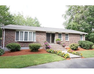 139 High St, Topsfield, MA 01983
