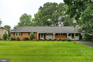 60 Ridge View Dr, Leola, PA 17540