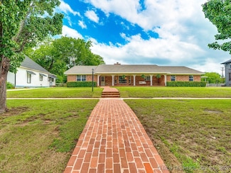121 W 17th St, Ada, OK 74820