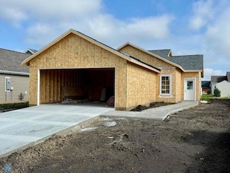 414 Westview Ln E, West Fargo, ND 58078