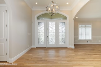 705 Danes Hall Dr, Louisville, KY 40206
