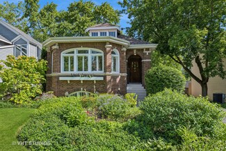 418 E Sunnyside Ave, Libertyville, IL 60048