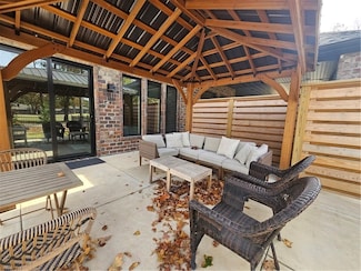 97 Perth Dr Unit A, Bella Vista, AR 72715