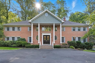 20 Mill Rd, Huntington, NY 11743