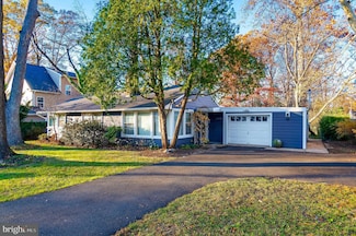 7014 Oak Ridge Rd, Falls Church, VA 22042