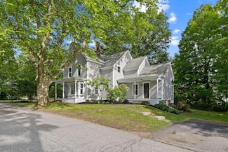 20 Pearl St, Henniker, NH 03242