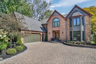 387 Wood Acres Dr, East Amherst, NY 14051