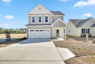 824 Cooke Dr, Hubert, NC 28539