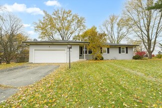 705 Hilltop Ct, Mahomet, IL 61853