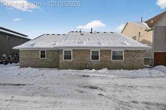 560 Black Oaks Trail, Howell, MI 48843