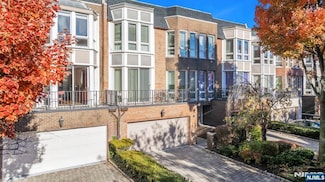 55 Victoria Place E, Fort Lee, NJ 07024