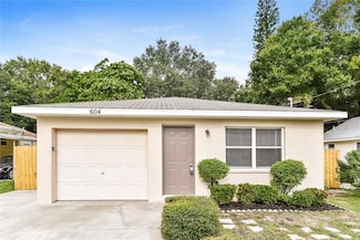 604 37th St W, Bradenton, FL 34205