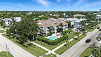 1050 9th St S Unit 202, Naples, FL 34102