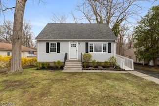 18 Lake Shore Dr, Lake Hiawatha, NJ 07034