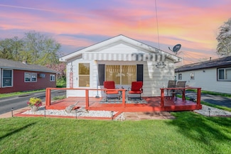 125 Wickham Ave, Houghton Lake, MI 48629