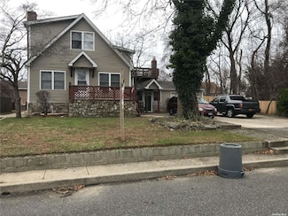 10 Lakeview Dr Unit 3, Kings Park, NY 11754