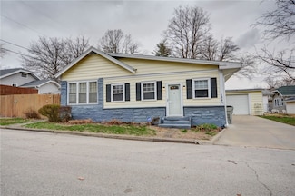 1840 W William St, Decatur, IL 62522