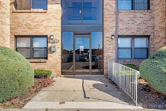 1609 Raspberry Ct, Edison, NJ 08817
