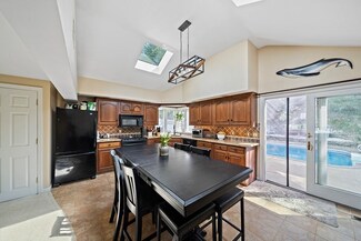 154 Jaffrey St, Weymouth, MA 02188