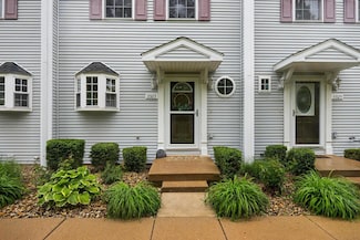 3323 W King James Rd, Peoria, IL 61615