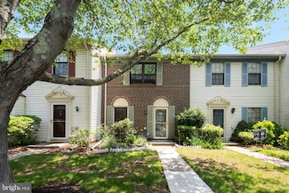 101 Pear Tree La, Franklin Park, NJ 08823