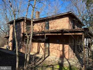 7957 Main St, Middletown, VA 22645