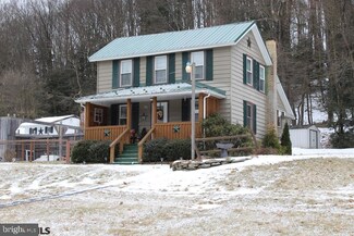 542 Cooper Ave, Grassflat, PA 16839