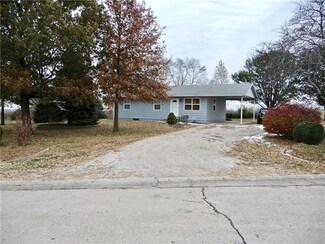 585 NW 105th Rd, Centerview, MO 64019