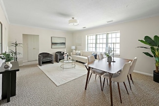 136 Lake Shore Rd Unit 4, Brighton, MA 02135