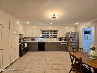 2 Ayers Dr, Jackson, TN 38301