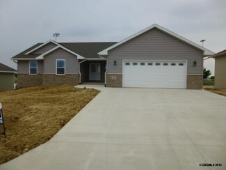 172 Lezlie Dr, Peosta, IA 52068