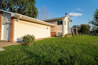 5821 84th 1 2 Ave N, Minneapolis, MN 55443