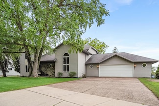 1208 Oriole Ln, Onalaska, WI 54650