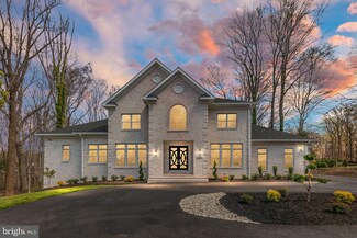 6908 Cherry Ln, Annandale, VA 22003