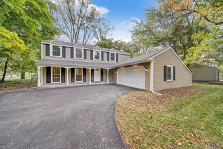 151 Hamilton Ln, Wheaton, IL 60189