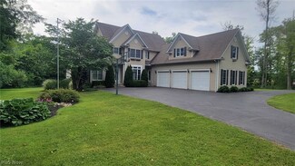 16608 Munn Rd, Chagrin Falls, OH 44023