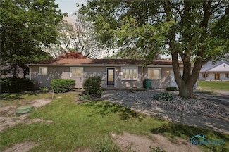 17918 Dunbridge Rd, Bowling Green, OH 43402