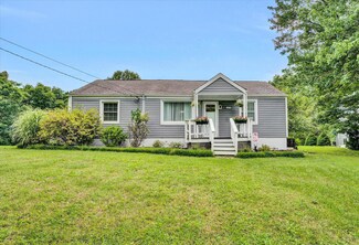 1034 Hoffa Rd, Vinton, VA 24179